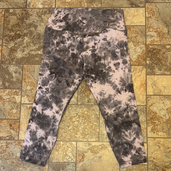 lululemon athletica Tie-Dye Leggings in Gray and Pink. Gently Used Condition. - Picture 3 of 7